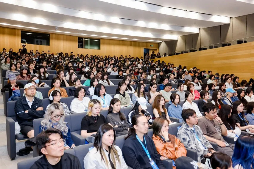 AIGC 课程讲座现场,学员座无虚席